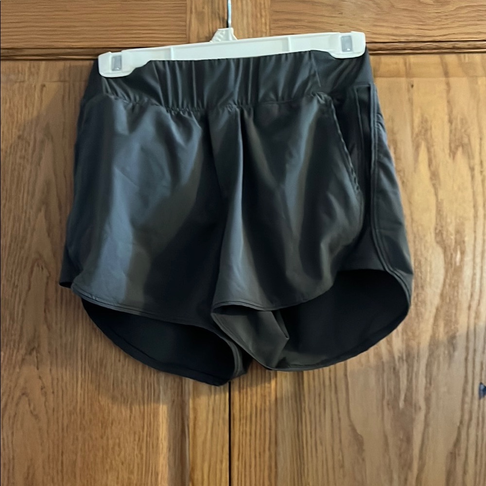 Sleek Women's Athletic Shorts in Black